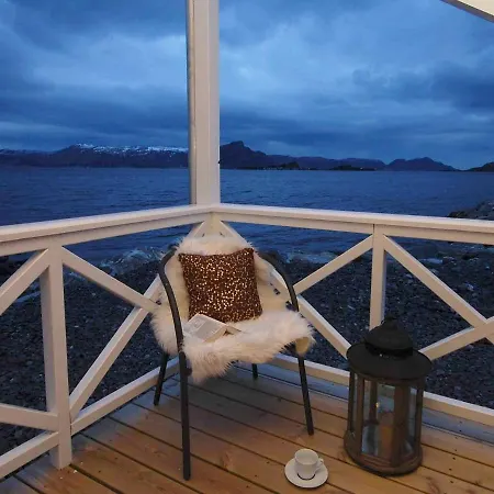 6 Person In Aram-by Traum *