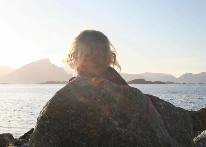 6 Person In Aram-by Traum