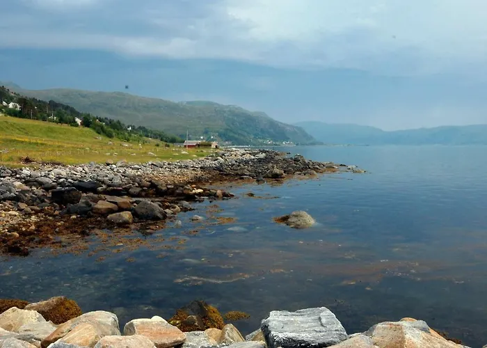 6 Person In Aram-by Traum *